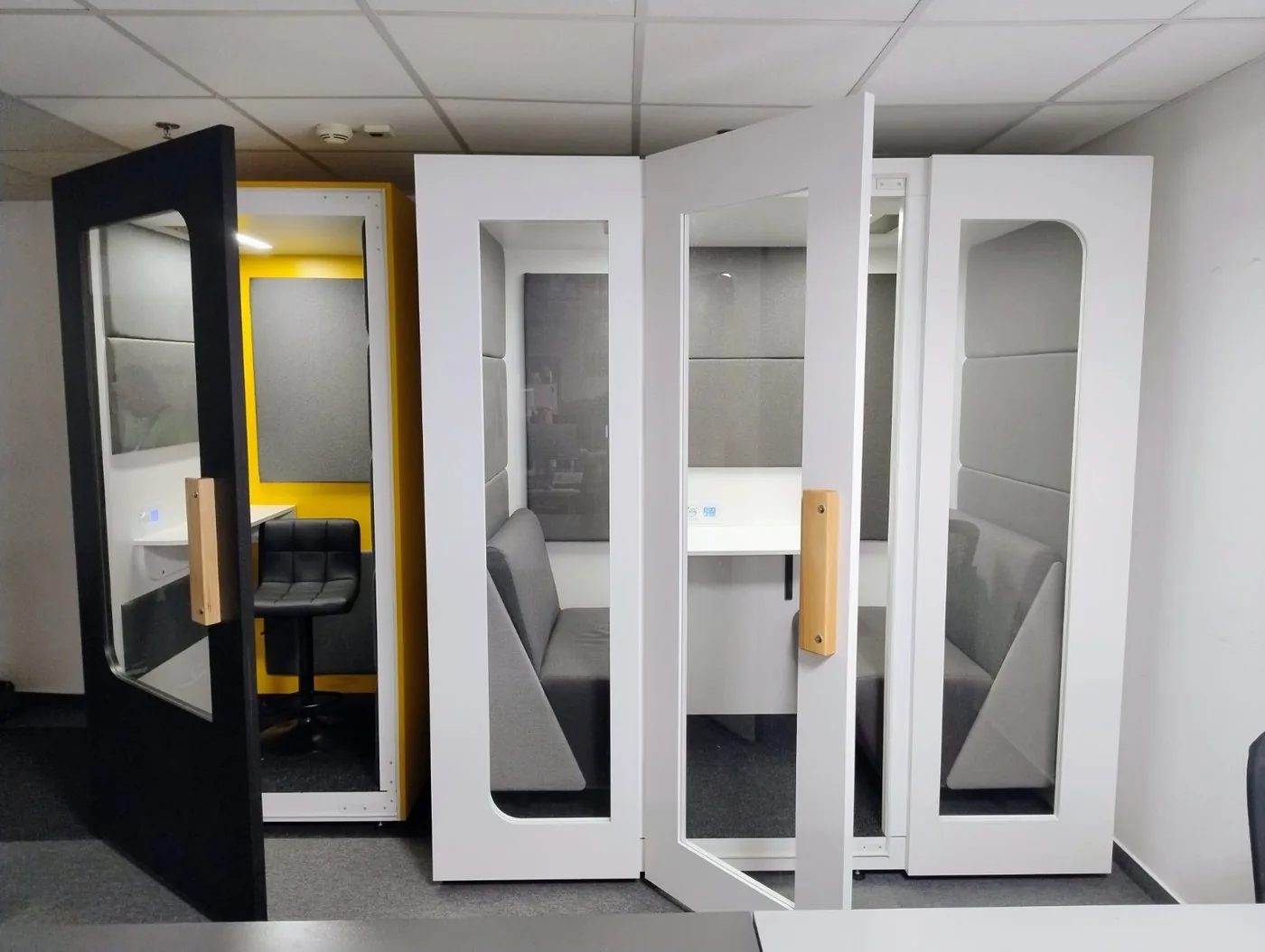 Call center 40 stanowisk — akustyka po 6 miesiącach